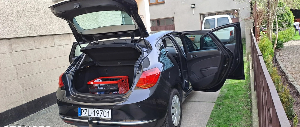 Opel Astra cena 35000 przebieg: 147800, rok produkcji 2013 z Złotów małe 46